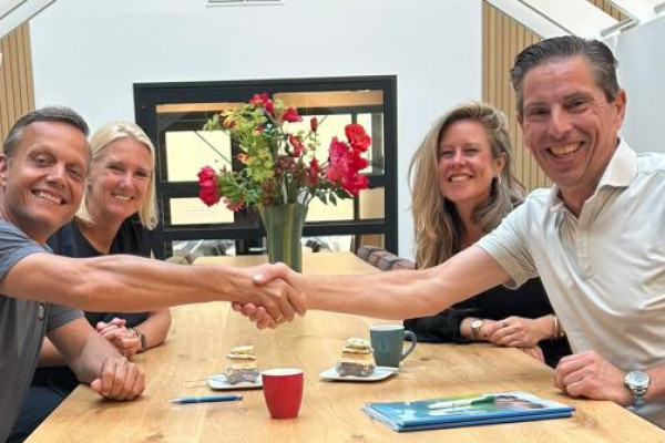 Working together on 157 hectares of greenhouse horticulture